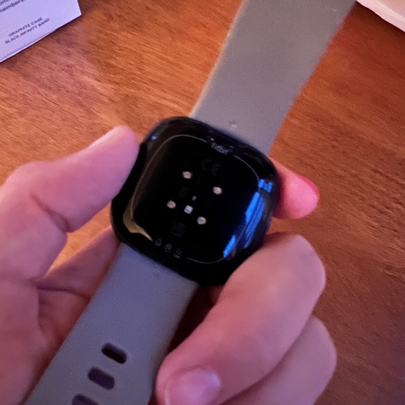 Fitbit Versa 4 Smartwatch - Picture 7 of 7